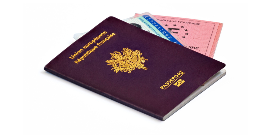 Carte d’identité & passeport : pensez-y avant l'été !